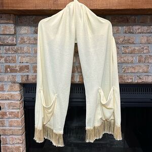 Pocketed scarf with golden trim